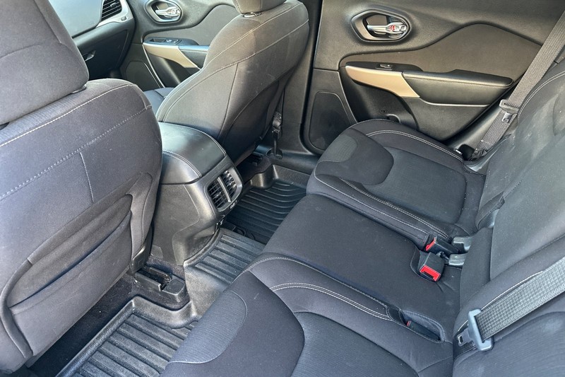 Jeep Cherokee Vehicle Full-screen Gallery Image 14