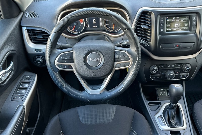 Jeep Cherokee Vehicle Full-screen Gallery Image 16