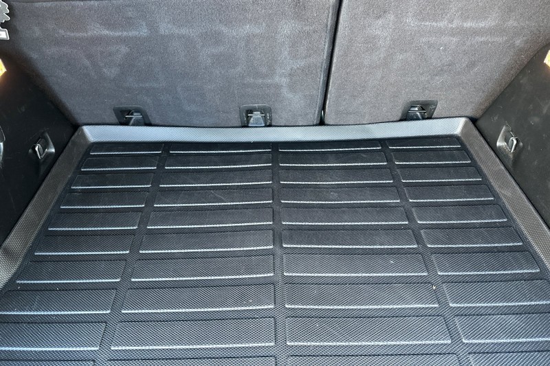 Jeep Cherokee Vehicle Full-screen Gallery Image 17