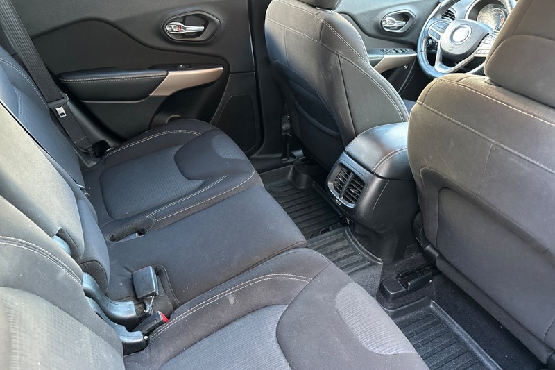 Jeep Cherokee Vehicle Full-screen Gallery Image 18