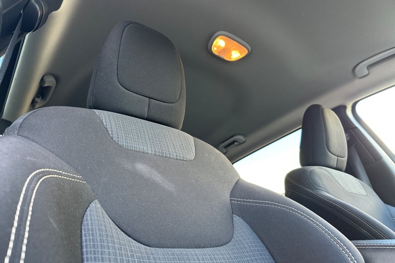 Jeep Cherokee Vehicle Full-screen Gallery Image 20