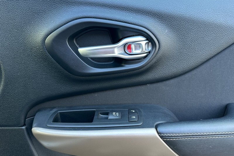 Jeep Cherokee Vehicle Full-screen Gallery Image 21