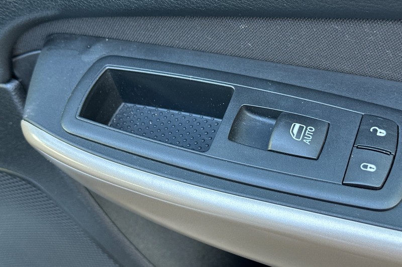 Jeep Cherokee Vehicle Full-screen Gallery Image 22