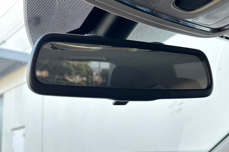 Jeep Cherokee Vehicle Full-screen Gallery Image 25