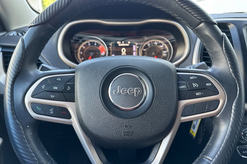 Jeep Cherokee Vehicle Full-screen Gallery Image 32