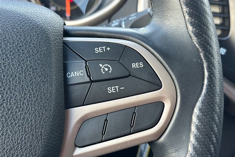 Jeep Cherokee Vehicle Full-screen Gallery Image 35