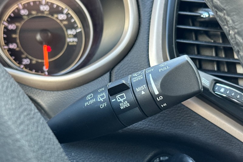Jeep Cherokee Vehicle Full-screen Gallery Image 36