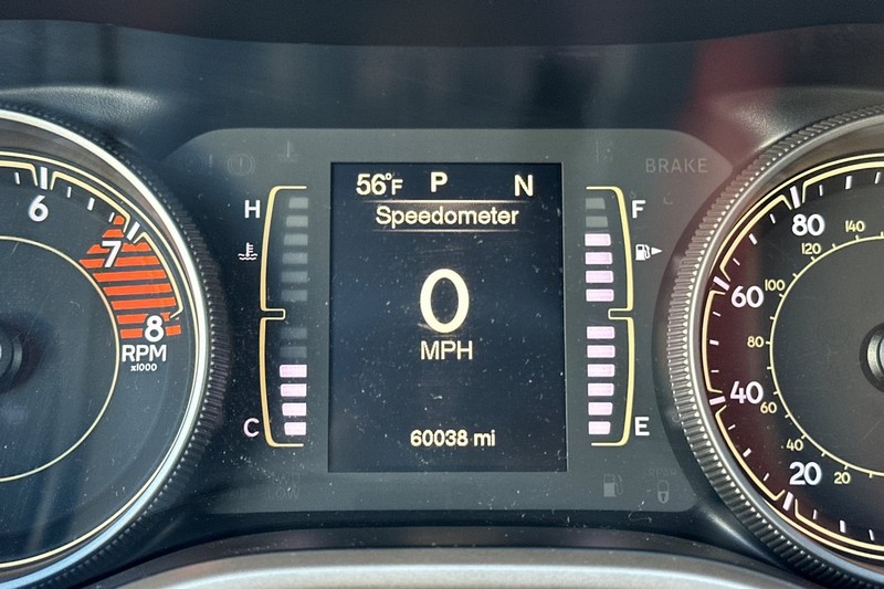 Jeep Cherokee Vehicle Full-screen Gallery Image 38