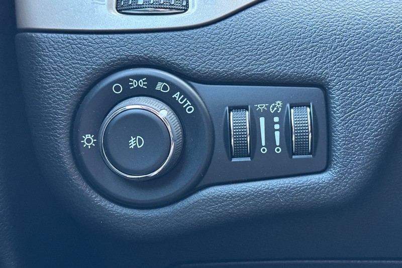 Jeep Cherokee Vehicle Full-screen Gallery Image 39