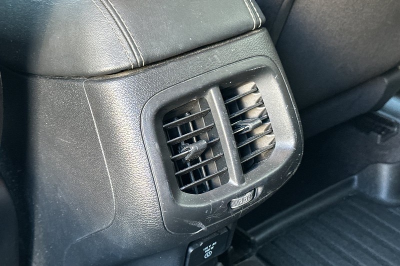 Jeep Cherokee Vehicle Full-screen Gallery Image 40