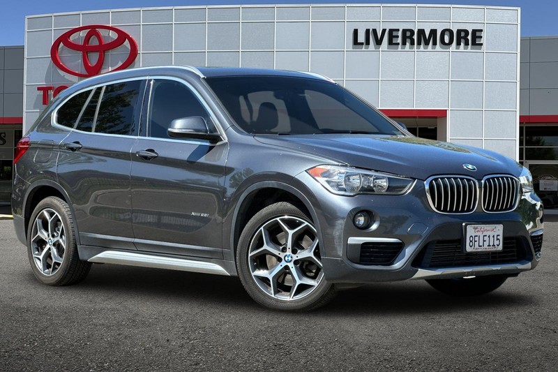 BMW X1 Vehicle Full-screen Gallery Image 02