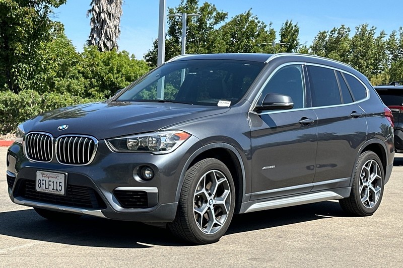 BMW X1 Vehicle Full-screen Gallery Image 08