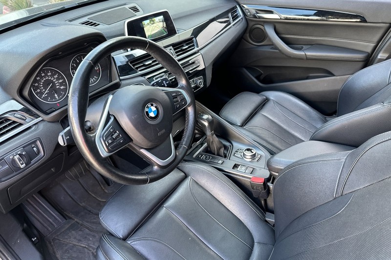 BMW X1 Vehicle Full-screen Gallery Image 10