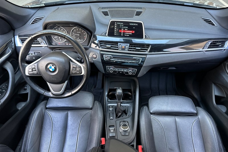 BMW X1 Vehicle Full-screen Gallery Image 15