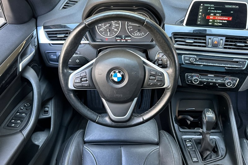 BMW X1 Vehicle Full-screen Gallery Image 16