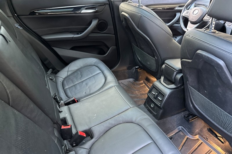 BMW X1 Vehicle Full-screen Gallery Image 18
