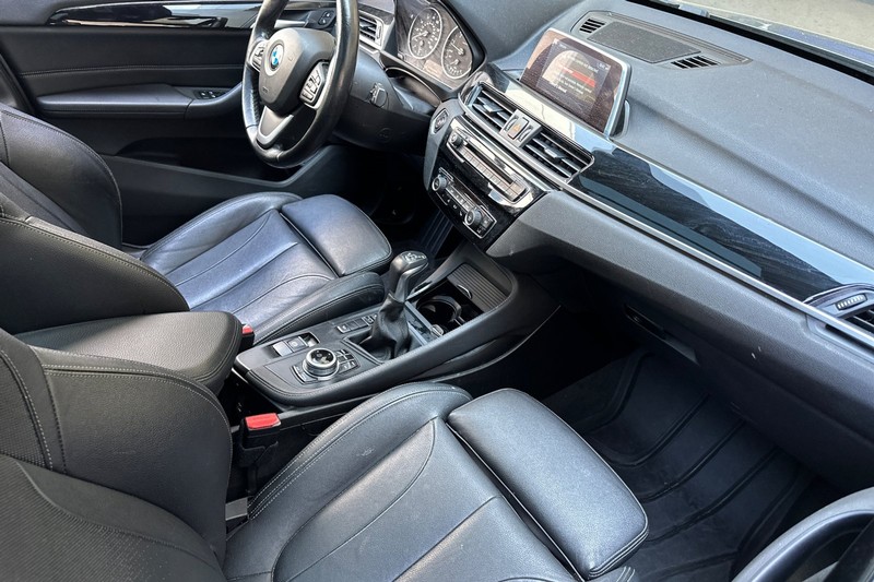 BMW X1 Vehicle Full-screen Gallery Image 19