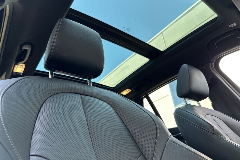 BMW X1 Vehicle Full-screen Gallery Image 20