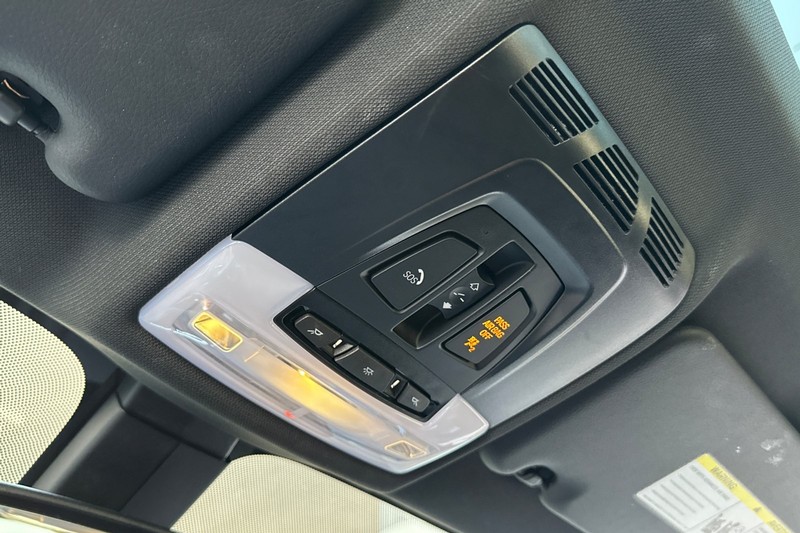 BMW X1 Vehicle Full-screen Gallery Image 24