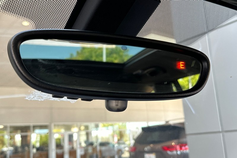 BMW X1 Vehicle Full-screen Gallery Image 25
