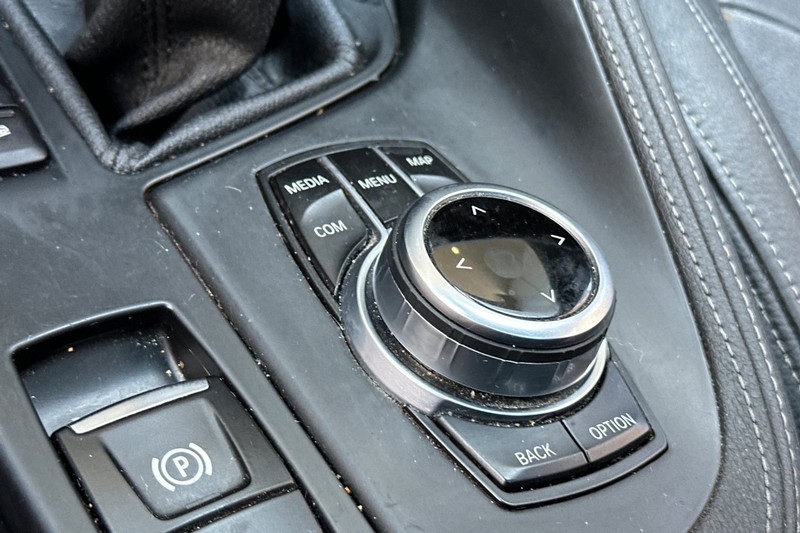 BMW X1 Vehicle Full-screen Gallery Image 29
