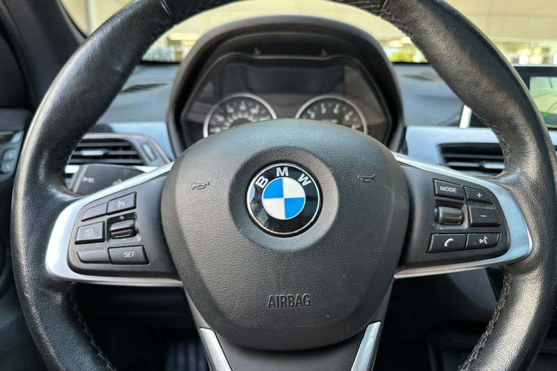 BMW X1 Vehicle Full-screen Gallery Image 33
