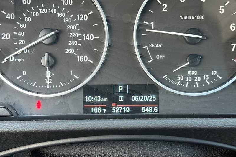 BMW X1 Vehicle Full-screen Gallery Image 39