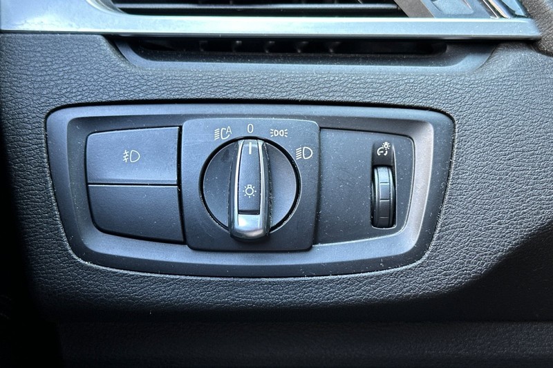 BMW X1 Vehicle Full-screen Gallery Image 40