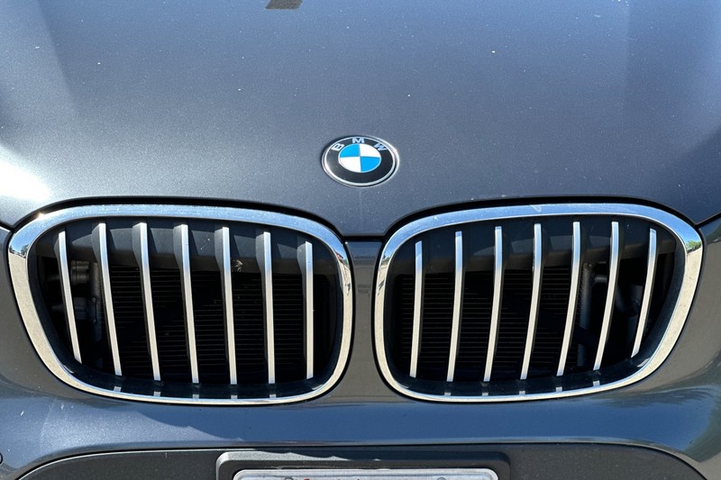 BMW X1 Vehicle Full-screen Gallery Image 45