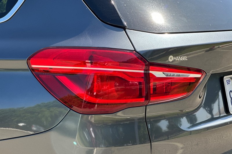 BMW X1 Vehicle Full-screen Gallery Image 46