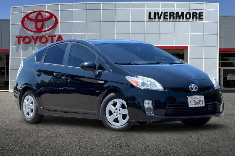 Toyota Prius Vehicle Full-screen Gallery Image 02