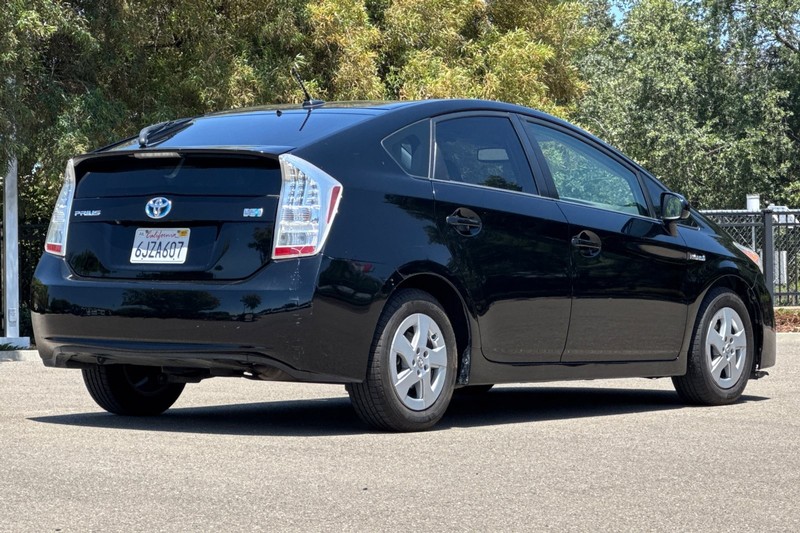 Toyota Prius Vehicle Full-screen Gallery Image 04
