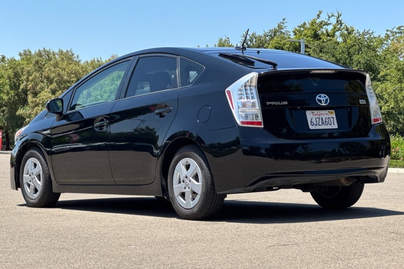 Toyota Prius Vehicle Full-screen Gallery Image 06