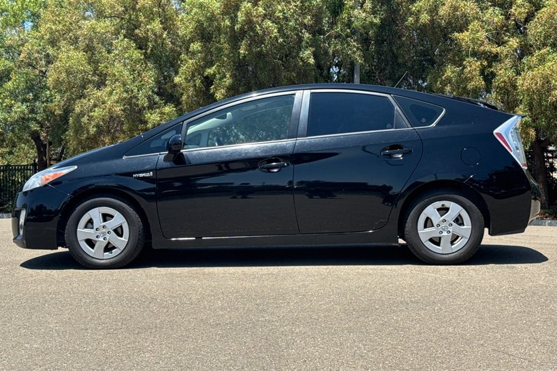 Toyota Prius Vehicle Full-screen Gallery Image 07