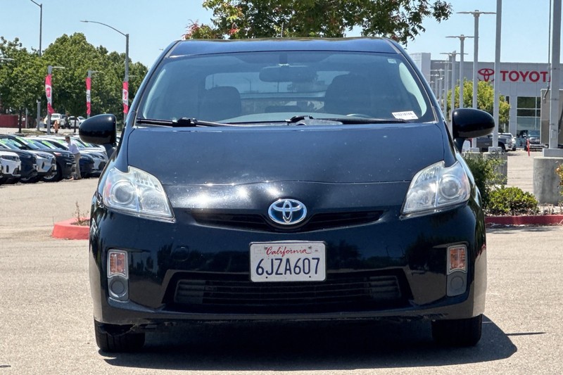 Toyota Prius Vehicle Full-screen Gallery Image 09