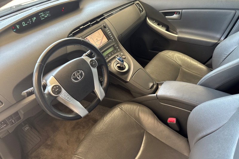 Toyota Prius Vehicle Full-screen Gallery Image 10