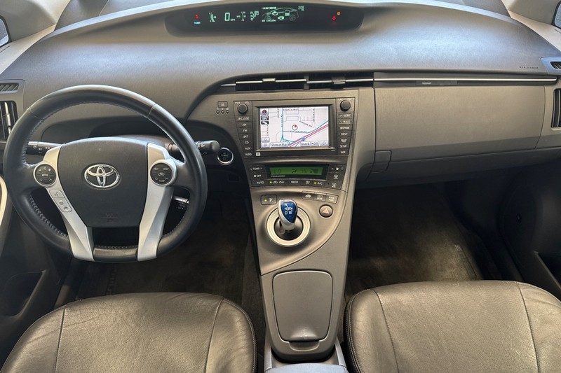 Toyota Prius Vehicle Full-screen Gallery Image 15
