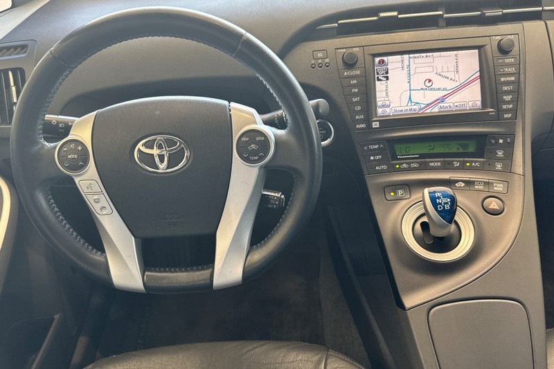 Toyota Prius Vehicle Full-screen Gallery Image 16