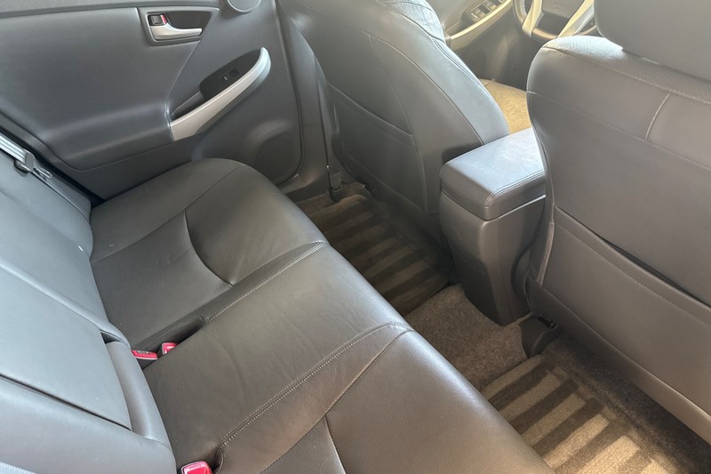 Toyota Prius Vehicle Full-screen Gallery Image 18