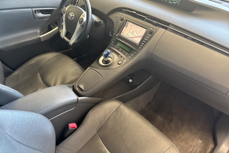 Toyota Prius Vehicle Full-screen Gallery Image 19