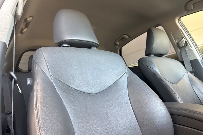 Toyota Prius Vehicle Full-screen Gallery Image 20