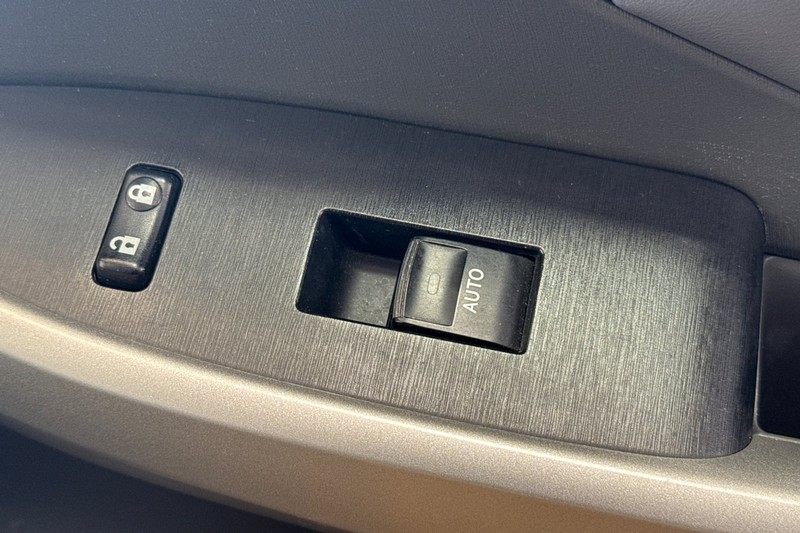 Toyota Prius Vehicle Full-screen Gallery Image 22