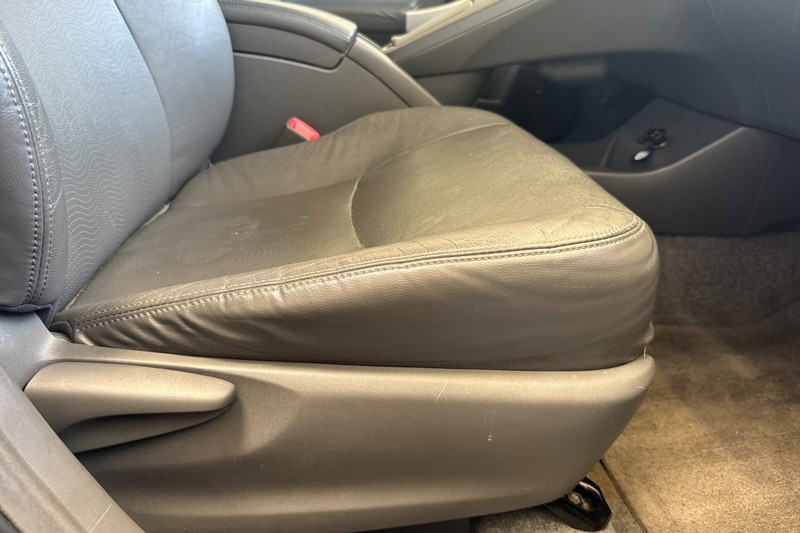 Toyota Prius Vehicle Full-screen Gallery Image 23