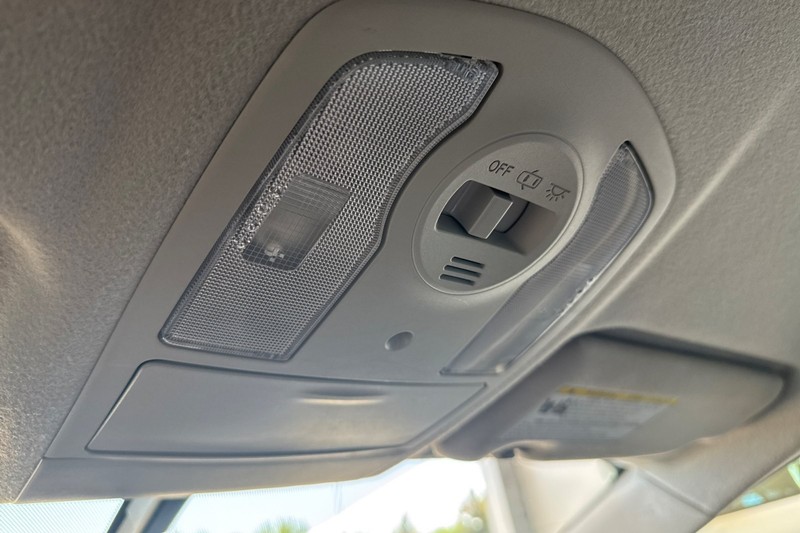 Toyota Prius Vehicle Full-screen Gallery Image 24