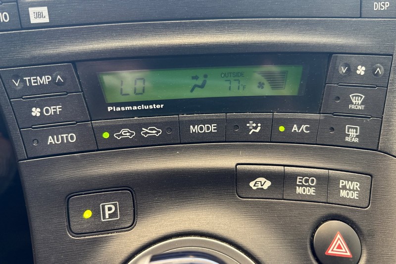 Toyota Prius Vehicle Full-screen Gallery Image 28