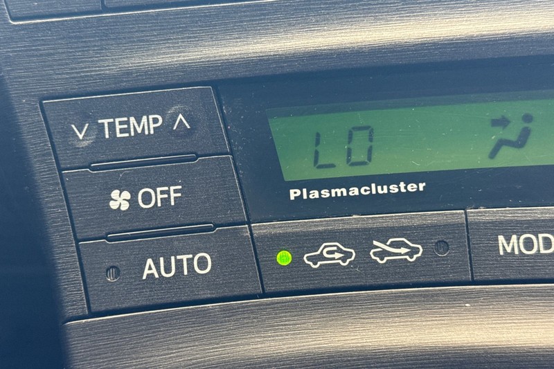 Toyota Prius Vehicle Full-screen Gallery Image 29