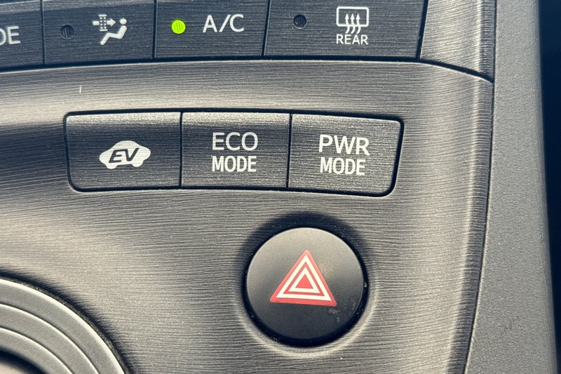Toyota Prius Vehicle Full-screen Gallery Image 31