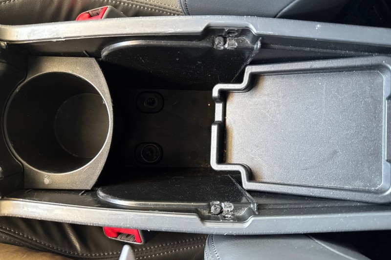 Toyota Prius Vehicle Full-screen Gallery Image 32