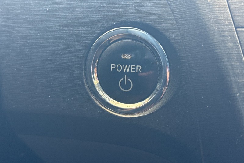 Toyota Prius Vehicle Full-screen Gallery Image 34