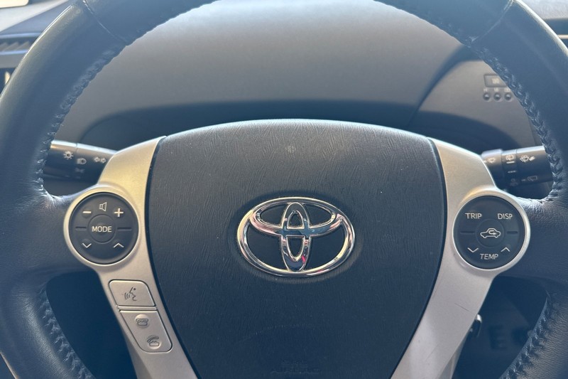 Toyota Prius Vehicle Full-screen Gallery Image 35
